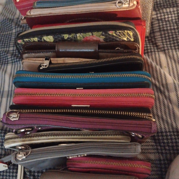 Live Listing for Items - Picture 2 of 4